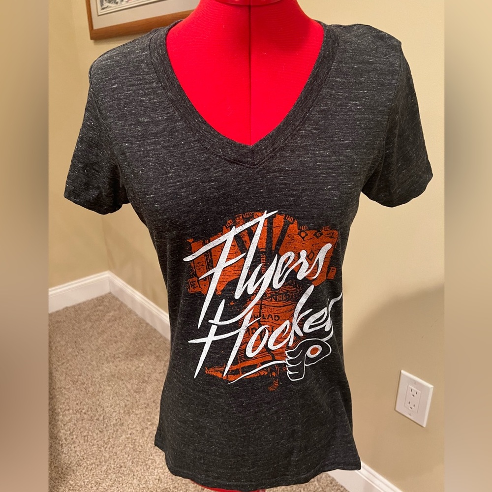 NHL Flyers Women’s Shirt